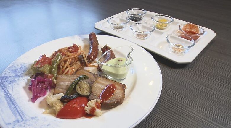 カフェ＆ダイニング　ラ・カフェテラサのバイキングメニューは「味変」を楽しめる