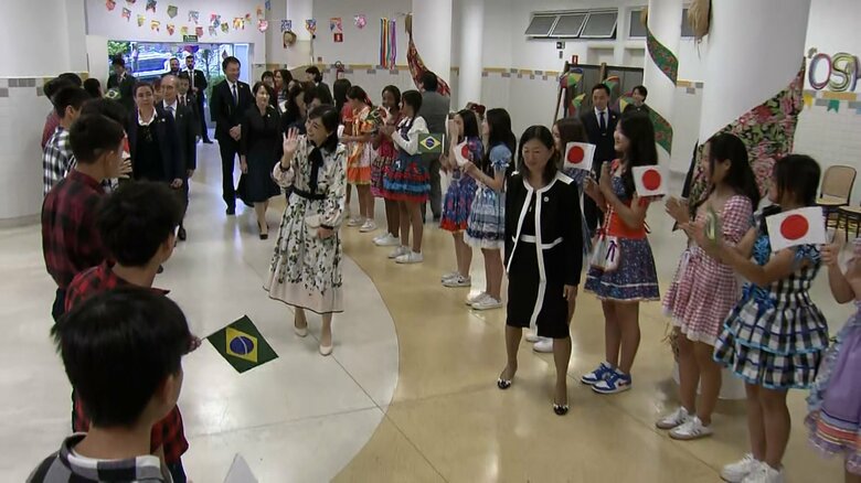 「松柏・大志万学園」を訪問された佳子さま