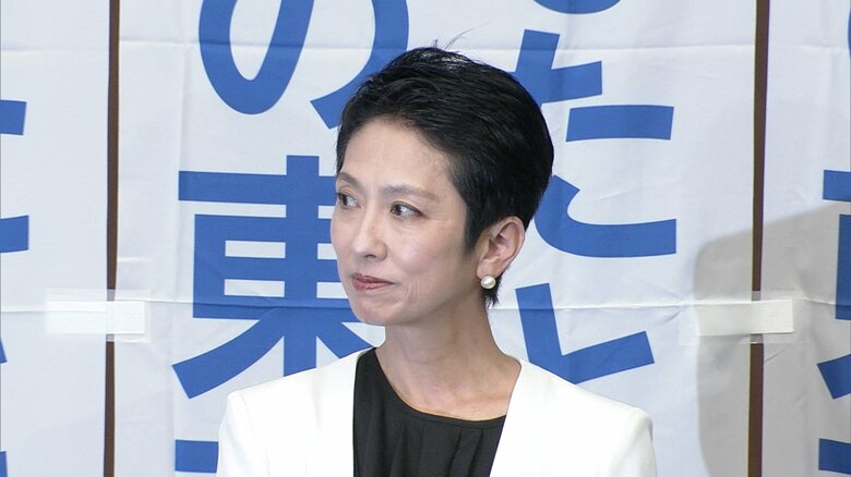 小池氏の3期目が当選確実となった後の蓮舫氏の様子…目には涙？（7日午後8時過ぎ）