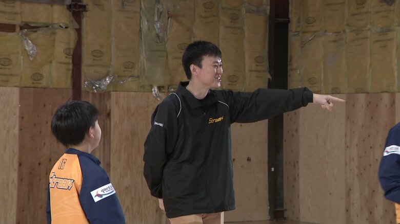 小学生バスケチーム「Streak」のコーチ・宮川紀元さん（秋田・大潟村出身）