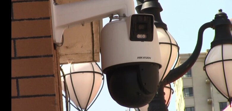 街中の監視カメラ　ウルムチだけで4万3000台以上（2019年時点）とのデータもある