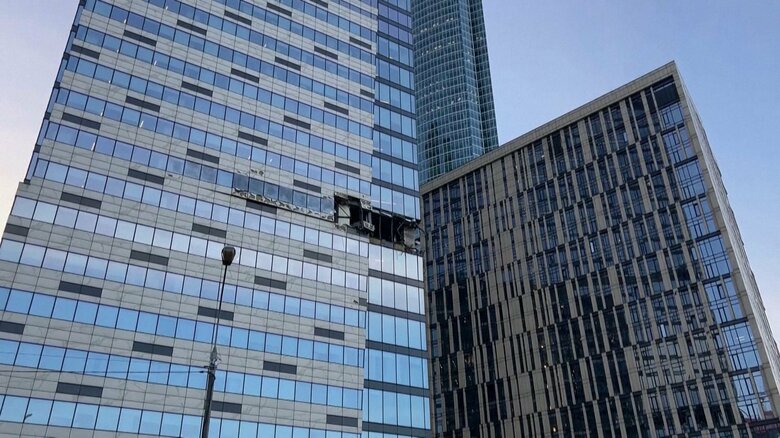 攻撃を受けたビル（モスクワ・30日）