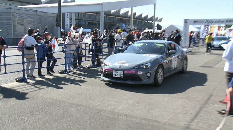 ラリーのメイン会場の富士スピードウェイ