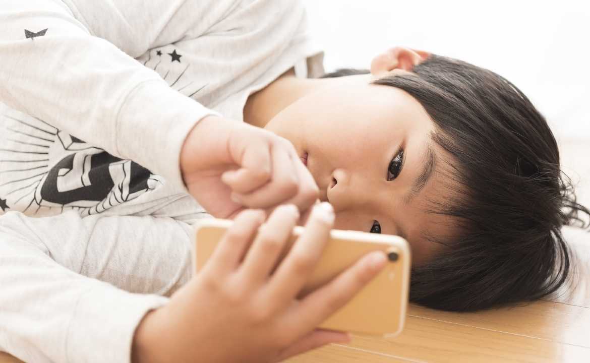 急落する小中学生の 全国体力テスト 結果 スマホが子供の体力を奪う