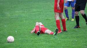 サッカーでも起こる「脳震とう」は要注意!2度目の衝撃で致死率50%超!!