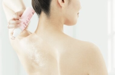 女性を中心としたチームで開発した乾燥トラブル肌のための医薬品「ザーネメディカル」。ヘパリン類似物質配合のOTC医薬品初のスプレータイプが生まれた背景