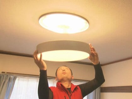 対応誤ると出火の恐れ…製造等が禁止となる『蛍光灯2027年問題』街の便利屋さんでLED照明への切替依頼が増加