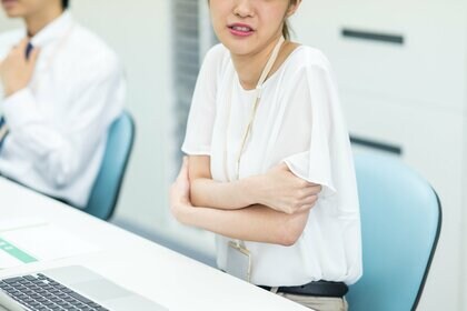 「夏冷え」を働く女性の6割が感じている…肩こり持ちの女性に多い？体が冷える理由と対策を聞いた