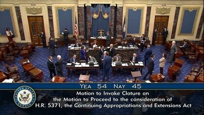 アメリカ政府閉鎖 長期化　アメリカ政府閉鎖28日目　航空便7000便に遅れ　つなぎ予算13度目も否決