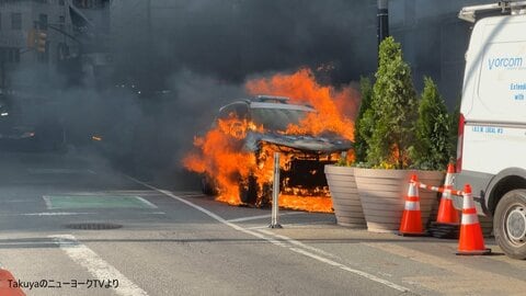 ニューヨーク・ウォール街で車爆発　赤い炎に包まれ黒煙も「映画の撮影を見ているよう」　