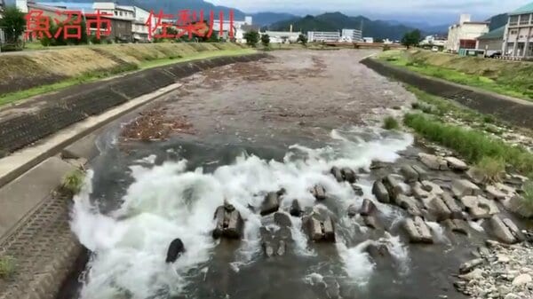 河川が濁流になる瞬間を捉えた映像が恐怖…“1時間9ミリ”の雨でこの増水