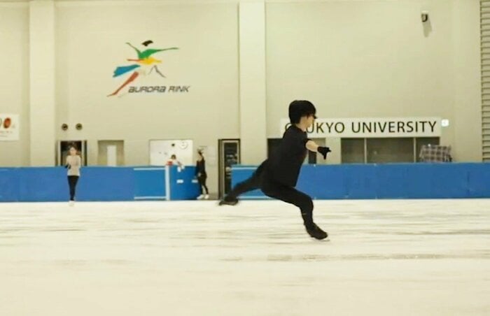 氷上での練習に励む山本