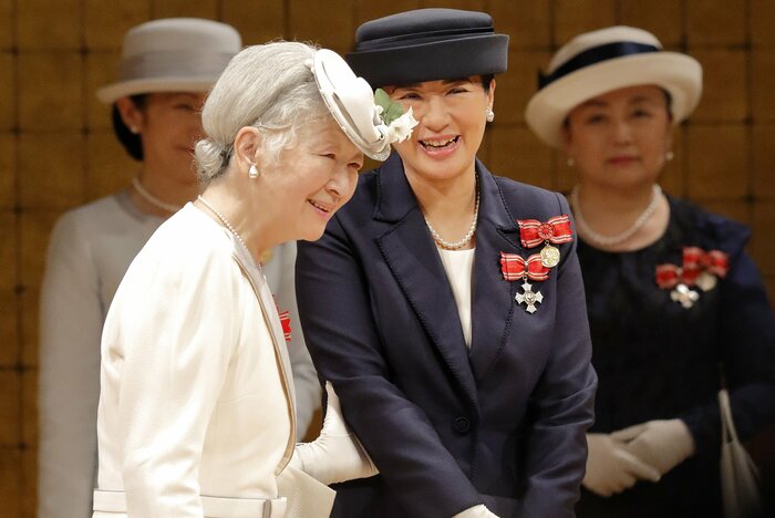 ご退場の際 並んで会釈された皇后さまと雅子さま(写真提供:日本赤十字社)