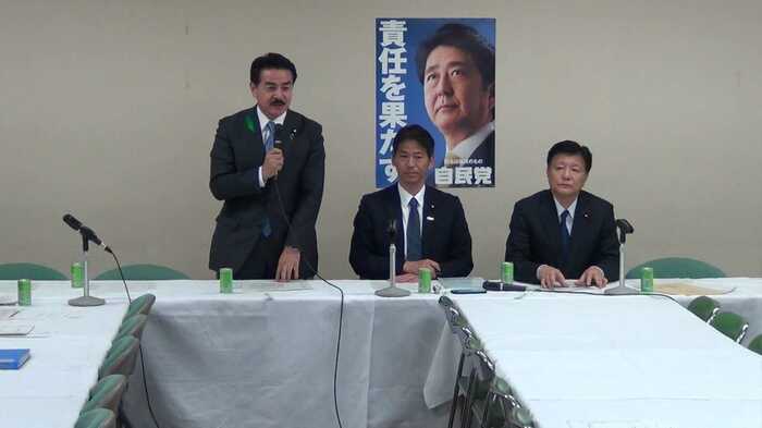 緊急総会に出席する佐藤外務副大臣ら