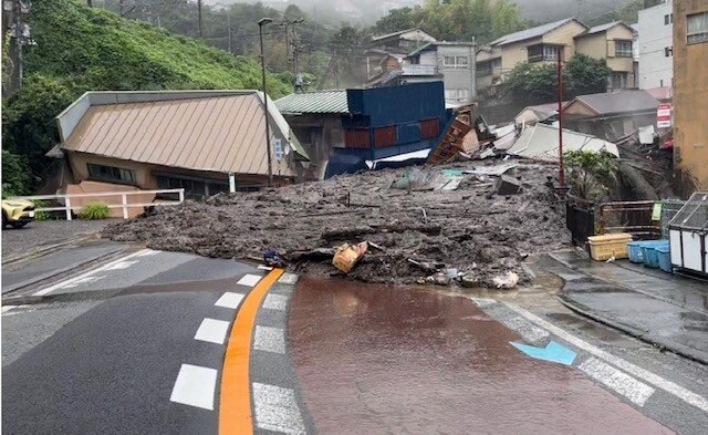 高橋さんがこの動画を撮影中に建物が次々と土石流に飲み込まれた