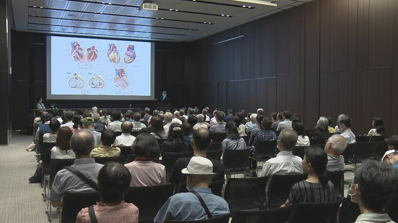 スクワットの実演も…日本心臓リハビリテーション学会の市民公開講座 心臓を健康的に保つ“極意”を紹介｜FNNプライムオンライン