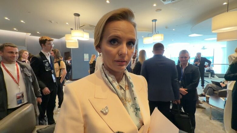 プーチン大統領の長女が国際経済フォーラムで司会　単独取材に「組織再生能力高めることは健康や長寿につながる」　妹もオンライン参加｜FNNプライムオンライン