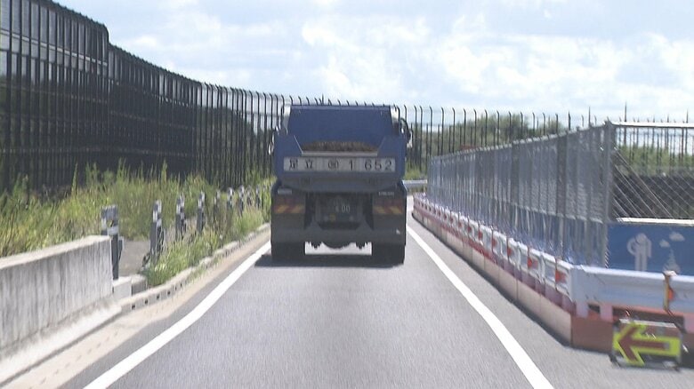 東京23区ゴミ処分場（東京都江東区海の森）を走行する車両