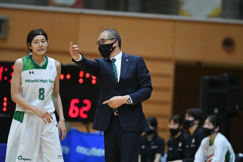 昨シーズンより就任した内海知秀HC（10月31日、アランマーレ戦より）