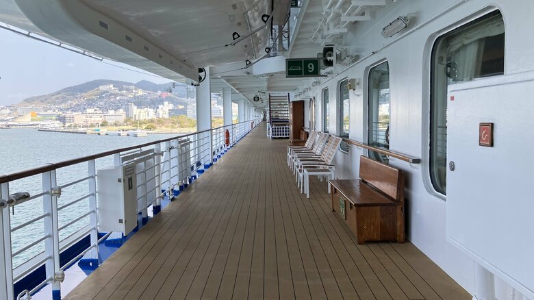 1周660mのデッキをウォーキングできる