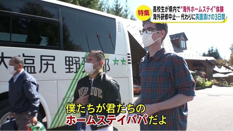 外国語指導助手のセドリックさん（左）とケビンさん（右）