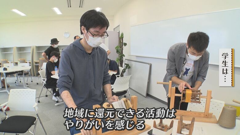 ランプを製作する学生