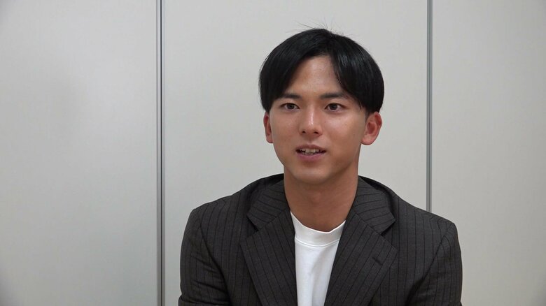 仙台放送の単独インタビューに答える宗山塁