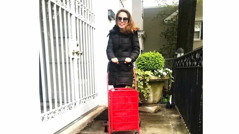 メニュー、栄養バランス、買い出しリストという「ついでの作業」をするのは夫。買い出しに行く「実際の作業」は私