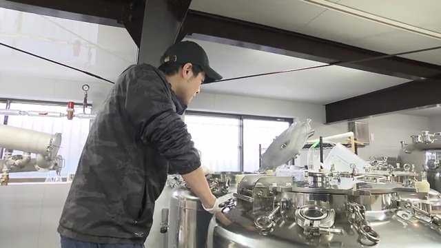 クラフトジンをつくる高橋海斗さん