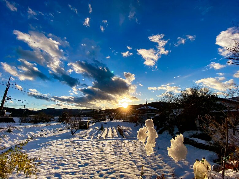 雪景色と日没
