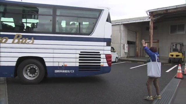 高校生を見送る木村さん