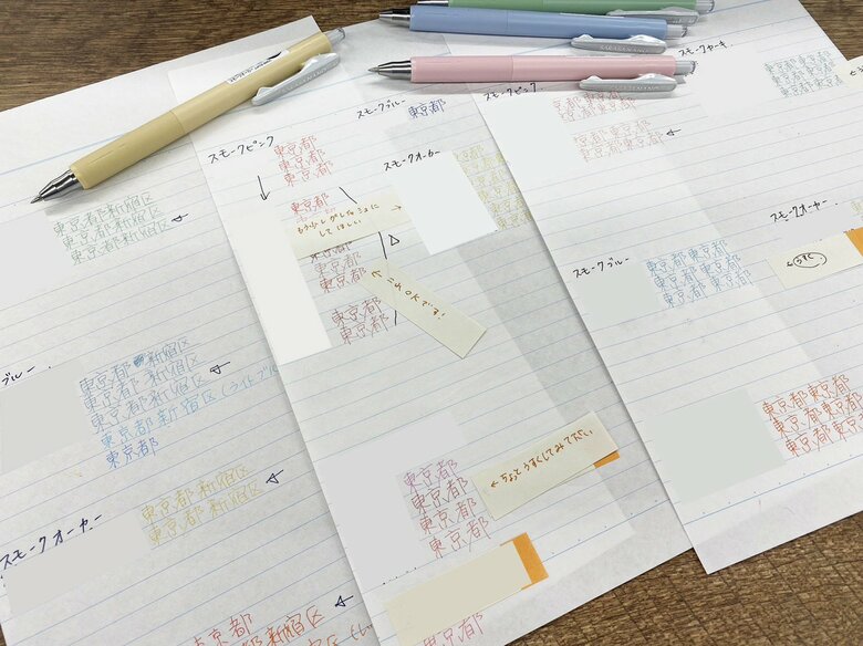 開発中、インク濃度を調整（提供：ゼブラ株式会社）