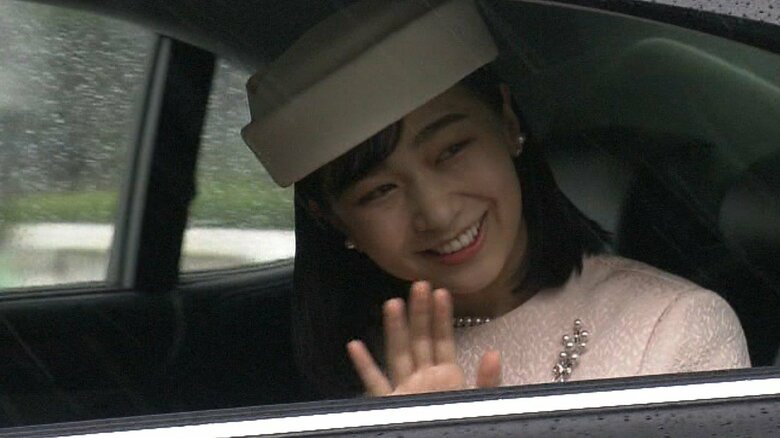  賢所へ向かわれる佳子さま（3日午前10時ごろ）