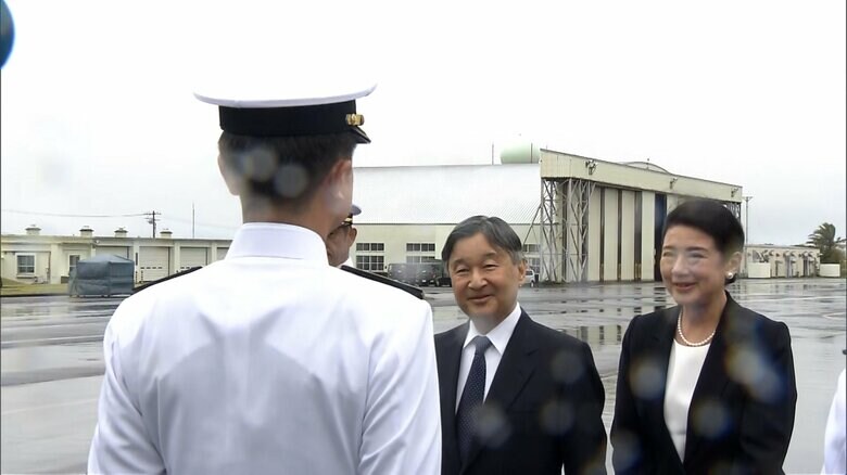 硫黄島に到着された天皇皇后両陛下