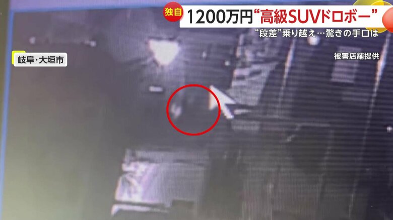 車の横でモゾモゾと動いた人影