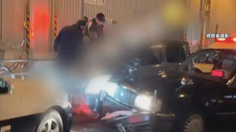 “モス”に車突っ込む…逮捕の39歳男「覚えていない」　逃走中にタクシーと衝突し運転手ケガ