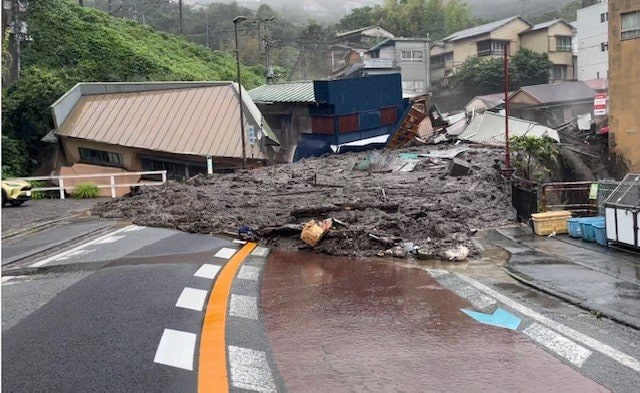 高橋さんがこの動画を撮影中に建物が次々と土石流に飲み込まれた
