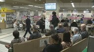 市役所は手続きの市民で混雑！健康保険証が全て期限切れに　12月2日からは「マイナ保険証」の利用が原則に