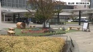 平日昼間に賑わいを…富山駅前に社会実験で『遊び場』未就学児や家族等対象に遊具3台やベンチ配置し芝生も
