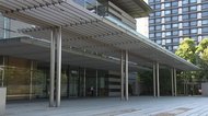 単身なら月収10万円以下 「30万円給付」一律基準