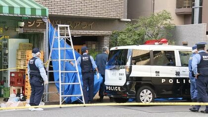 「2人が胸を刺された」30～40代くらいの女を現行犯逮捕　犯行使用以外にも刃物所持　男性2人けが　3人は面識ありか　警視庁