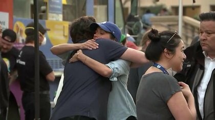 「災害観光客だ、PR目的だ」ヘンリー王子夫妻が被災地に“サプライズ訪問”も批判殺到　LA火災から1週間も鎮火せず…スポーツ界ではドジャースなど支援の輪