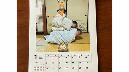 1月は“鏡餅”!月ごとの仮装をした家族写真の手作り“カレンダー”が素敵…お気に入りはどれ?12カ月全てを見せてもらった
