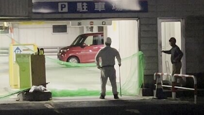 ホテルの立体駐車場にクマが居座る　付近の建物に飛び移った情報も　周辺で警戒続く　福島市・飯坂温泉