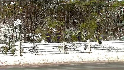 雪の影響かー倒木の影響でJR特急オホーツクなど列車49本が運休＿2000人に影響＿旭川では28日に今年初の積雪を観測〈北海道〉