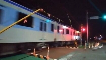【画像あり】貨物列車が通過中に踏切の遮断機上がる　JR筑肥線の筑前前原～美咲が丘間　装置が一時的に列車を検知しなかったか　JR九州　福岡