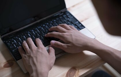 就活ウェブテストの“替え玉受験”…企業の57％は不正に懸念　最新「AI監視型テスト」の不正検知と抑止力