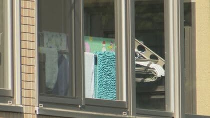 「息子が就寝中に身動きが取れないように」両親が10歳未満の男児の手足を粘着テープで縛り“監禁”　長期にわたり虐待か