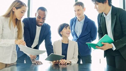 英語を日常的に使用する仕事に従事している人の70%以上が、英語を使う仕事に就く際に「英語に関する資格」を保持していた! 株式会社e-LIFEWORKが「英語を使う仕事」に関する調査を実施!