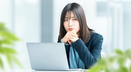 全員をCcに入れて上司に人の落ち度を指摘するメールを送る同僚。悪意に対抗する「やさしい人」のたった一つの受け流し方